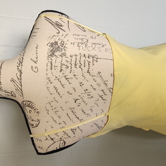 Windsor Elegant Yellow Women's Dress Size Medium - Picture 5 of 6